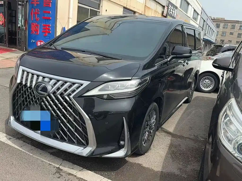 Lexus LM 2020