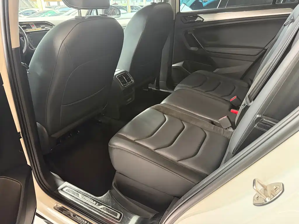 Volkswagen Tiguan L — миниатюра 5