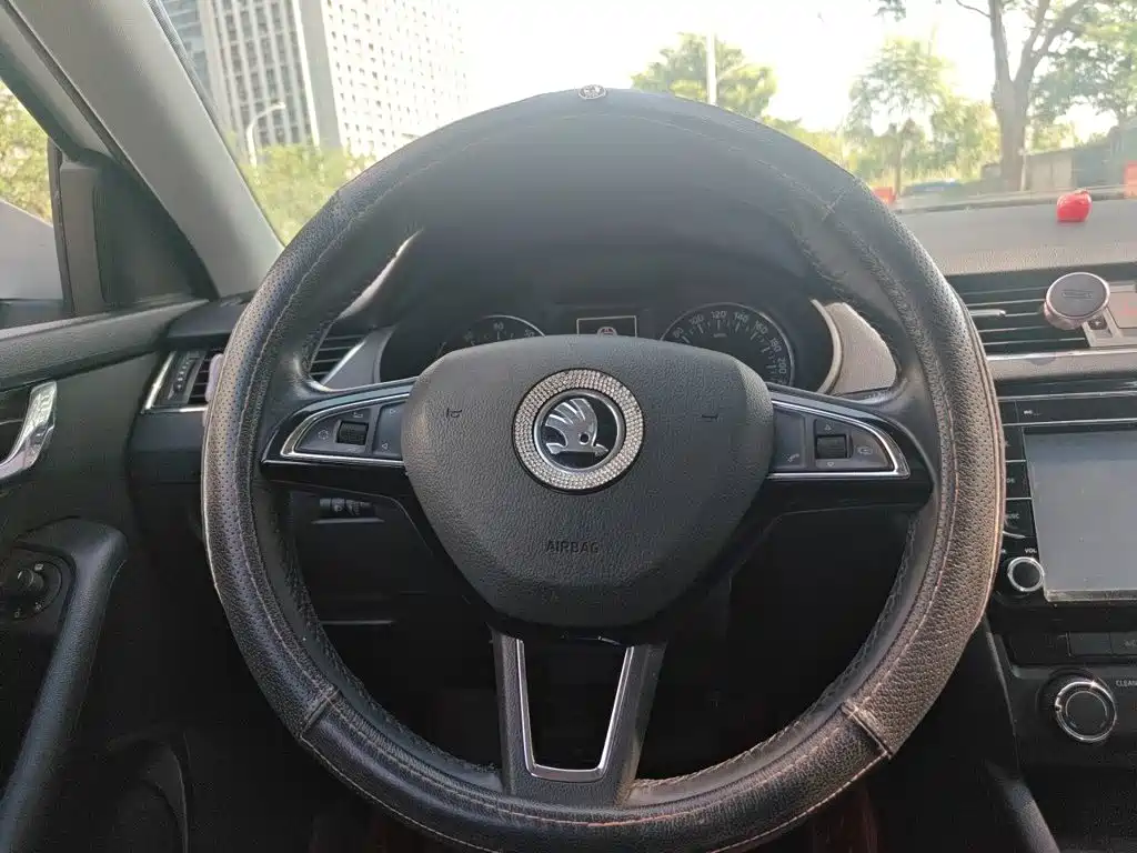 Skoda Octavia — миниатюра 6