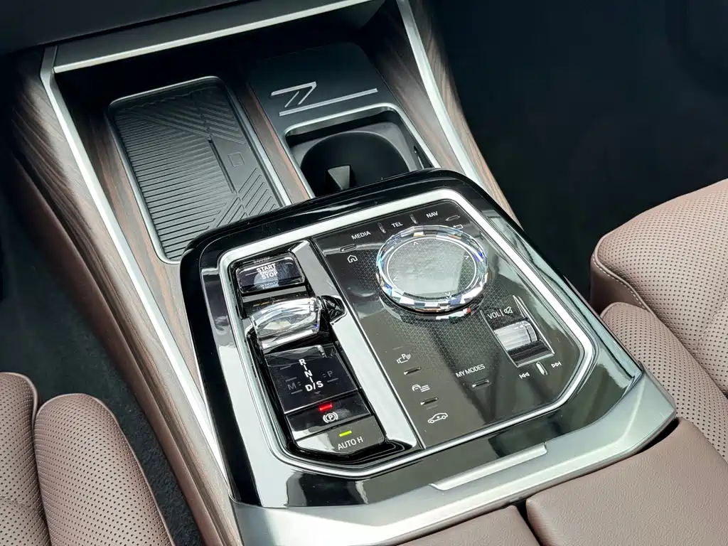 BMW 7 Series — миниатюра 22