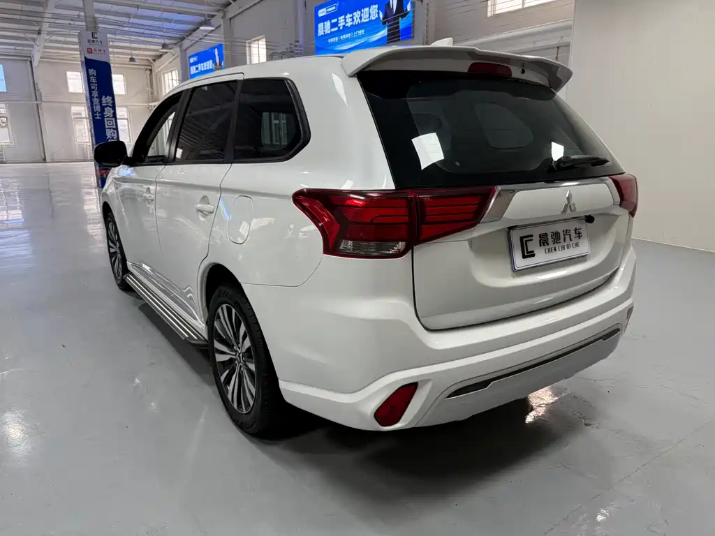 MITSUBISHI OUTLANDER
