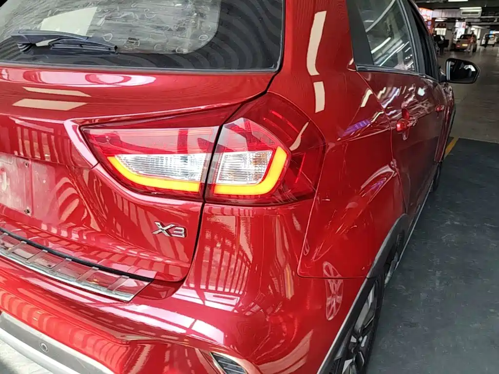 Geely Vision X3 — миниатюра 8