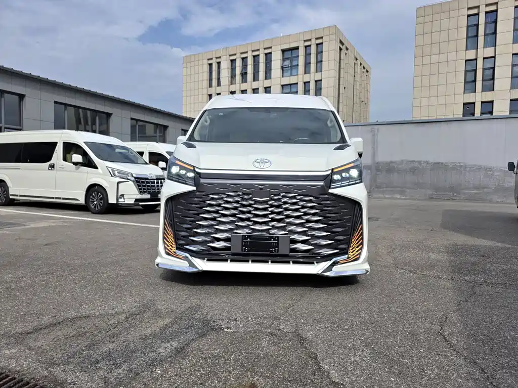 Toyota HiAce 2022 3.5L MT