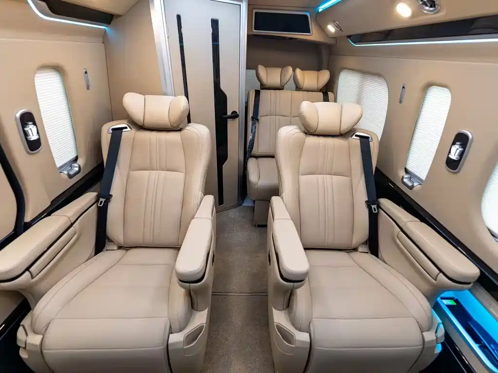 Toyota HiAce 2022 3.5L MT
