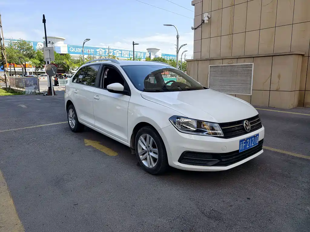 Volkswagen Santana — миниатюра 2
