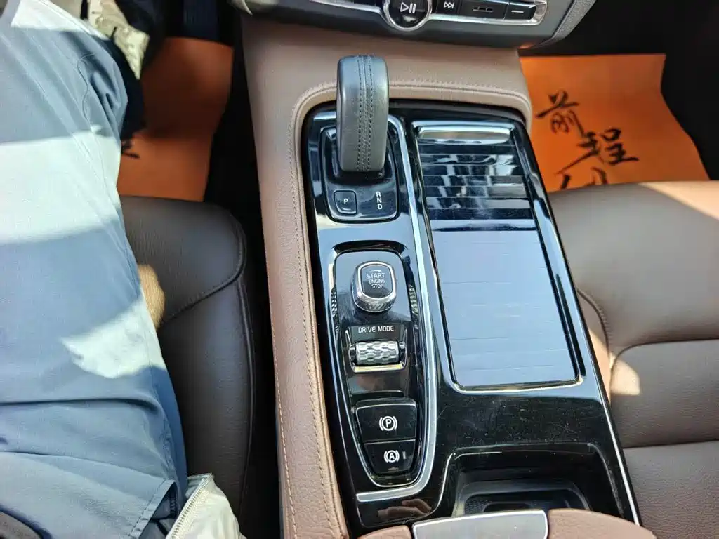 Volvo S90 PHEV — миниатюра 14