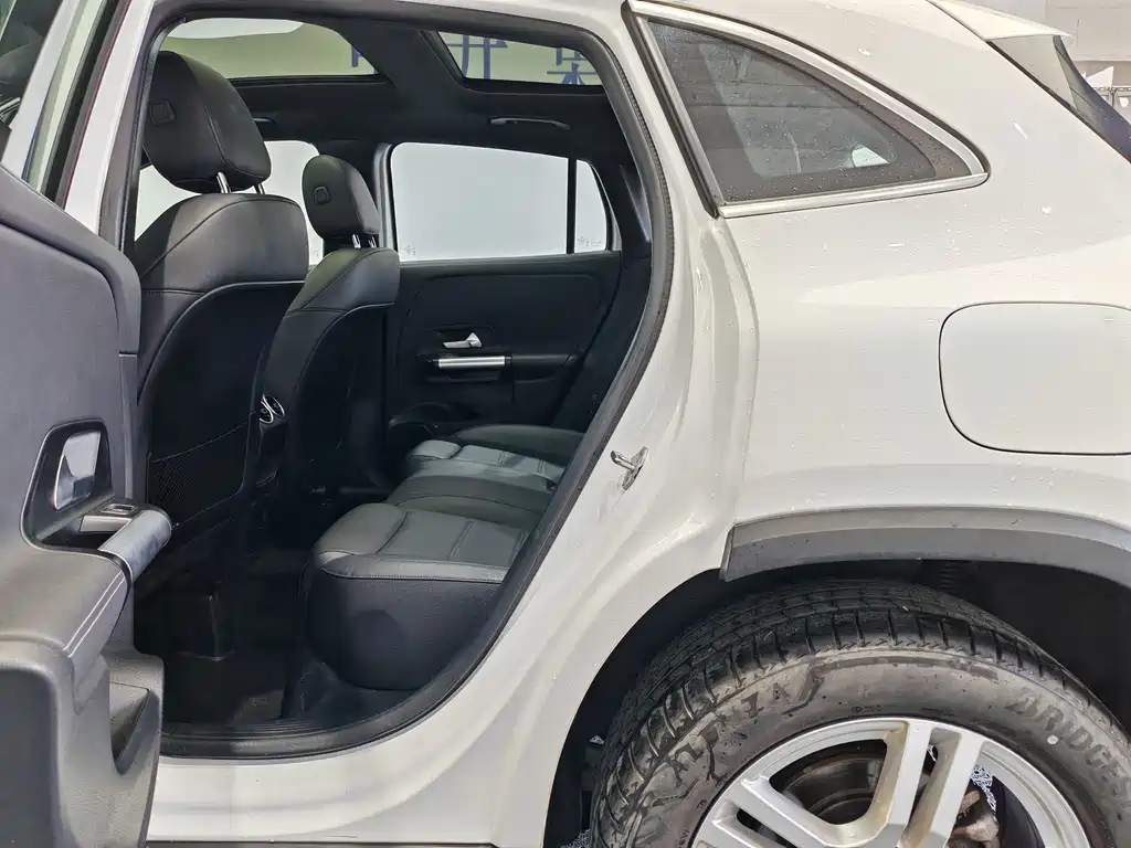 Mercedes-Benz GLA — миниатюра 12