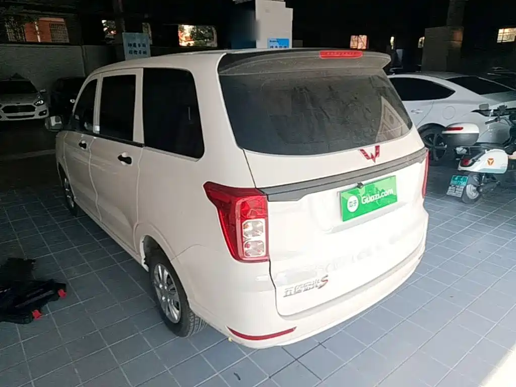 Wuling Hongguang — миниатюра 5