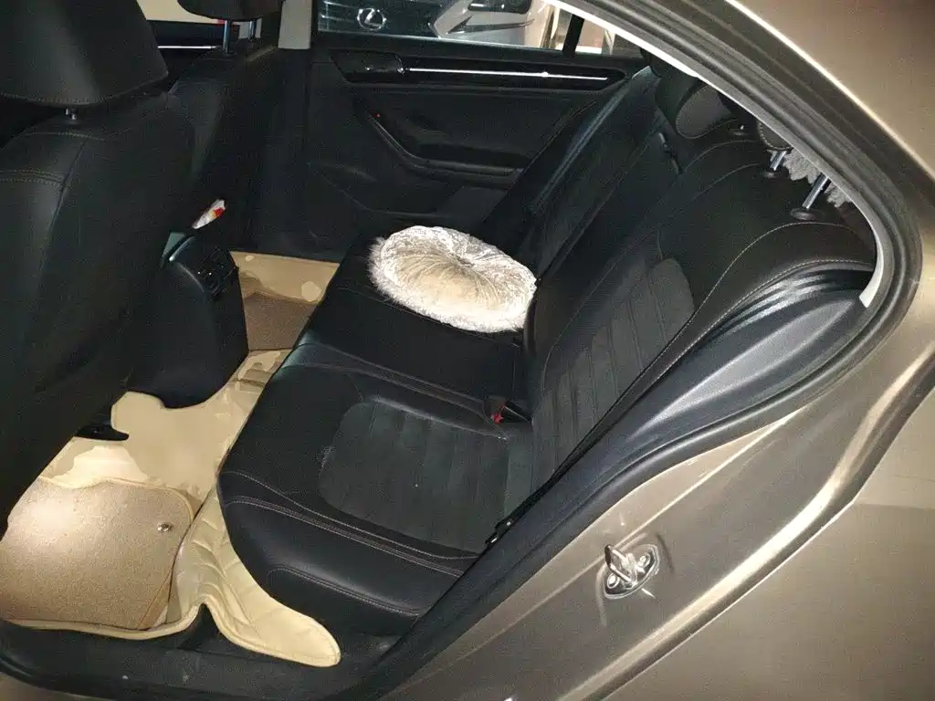 Volkswagen Sagitar — миниатюра 18