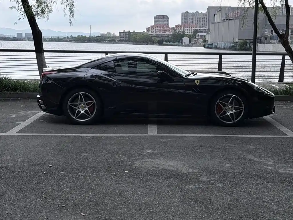 Ferrari California T 2009 4.3L