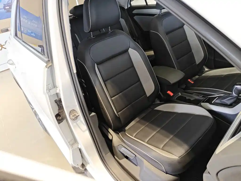 Volkswagen T-Roc — миниатюра 25