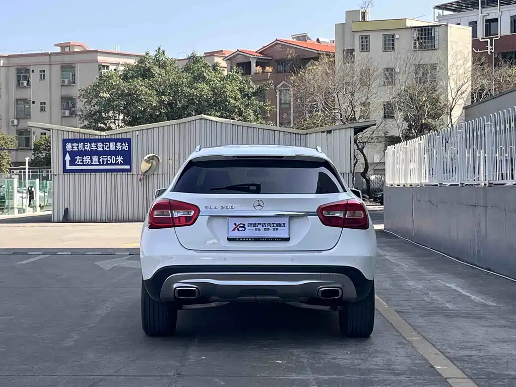 MERCEDES-BENZ GLA