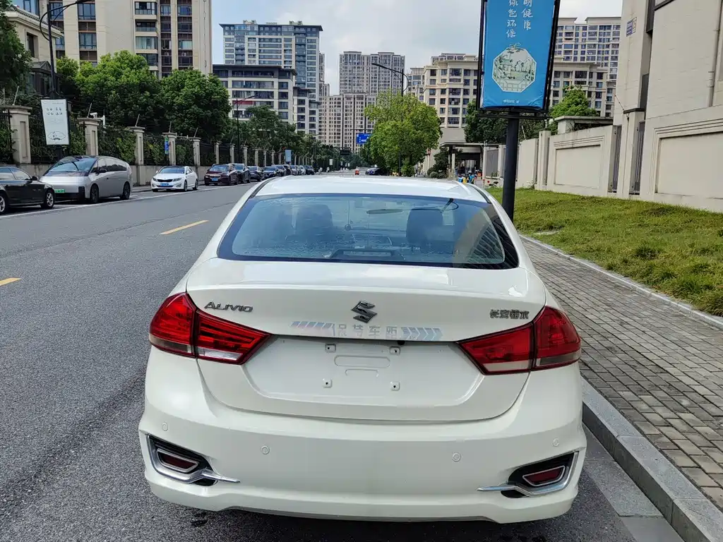 Suzuki Alivio — миниатюра 5