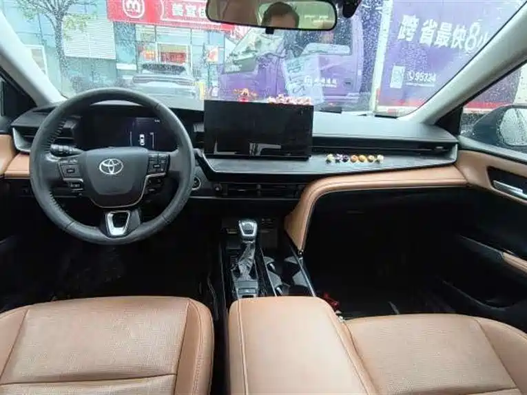 Toyota Camry — миниатюра 7