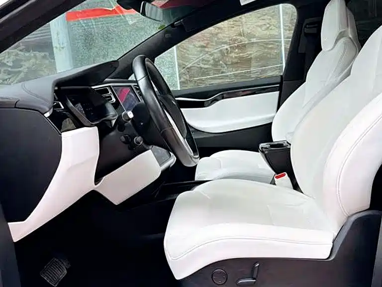 Tesla Model X — миниатюра 14