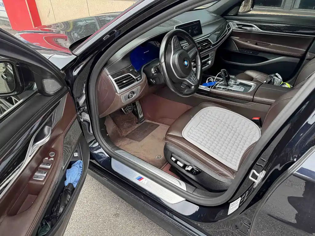 BMW 7 Series — миниатюра 3
