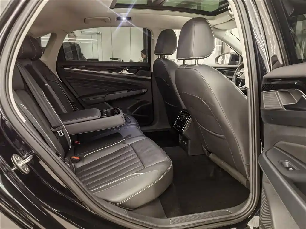 VOLKSWAGEN PASSAT NEW ENERGY