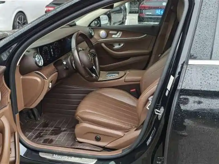 Mercedes-Benz E-Class — миниатюра 4