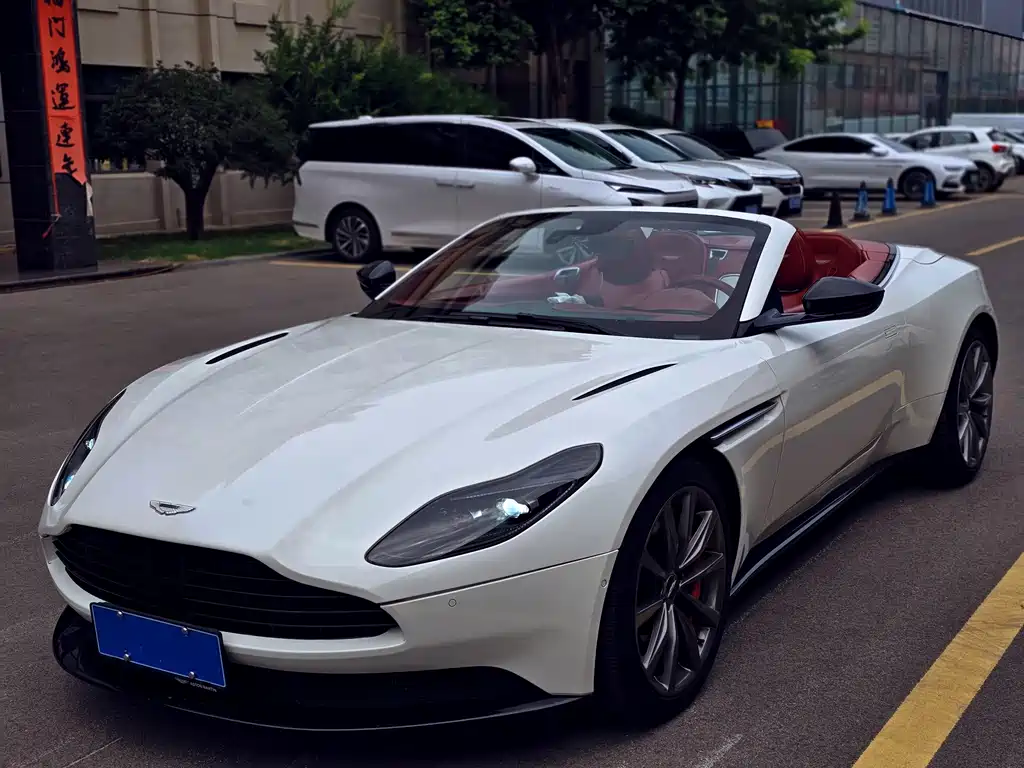 Aston Martin DB11