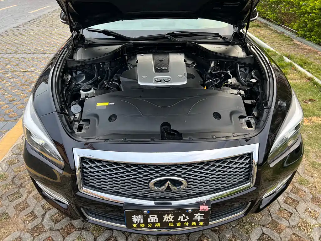INFINITI Q70