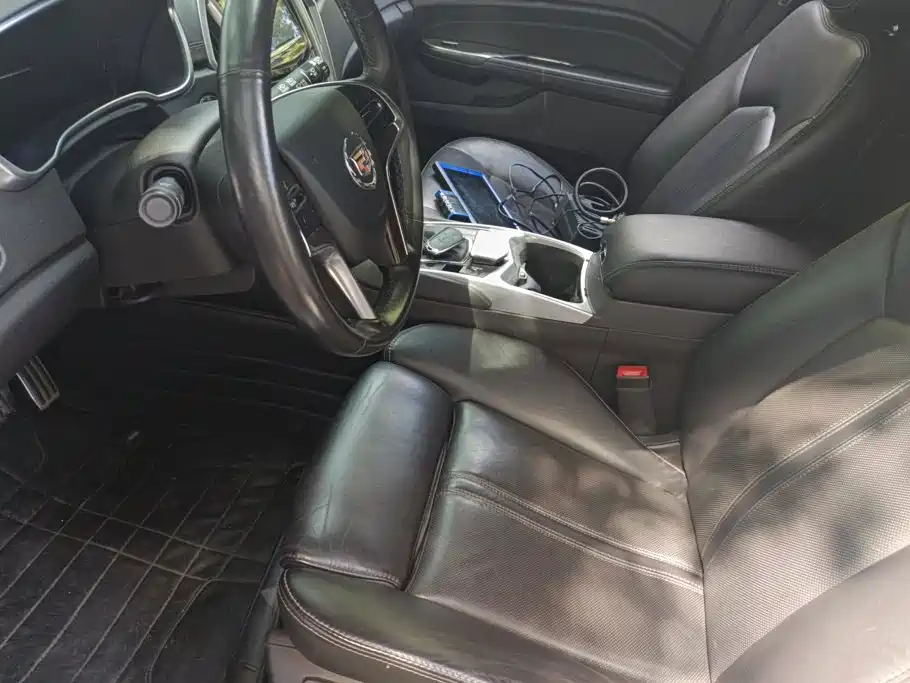Cadillac SRX — миниатюра 9