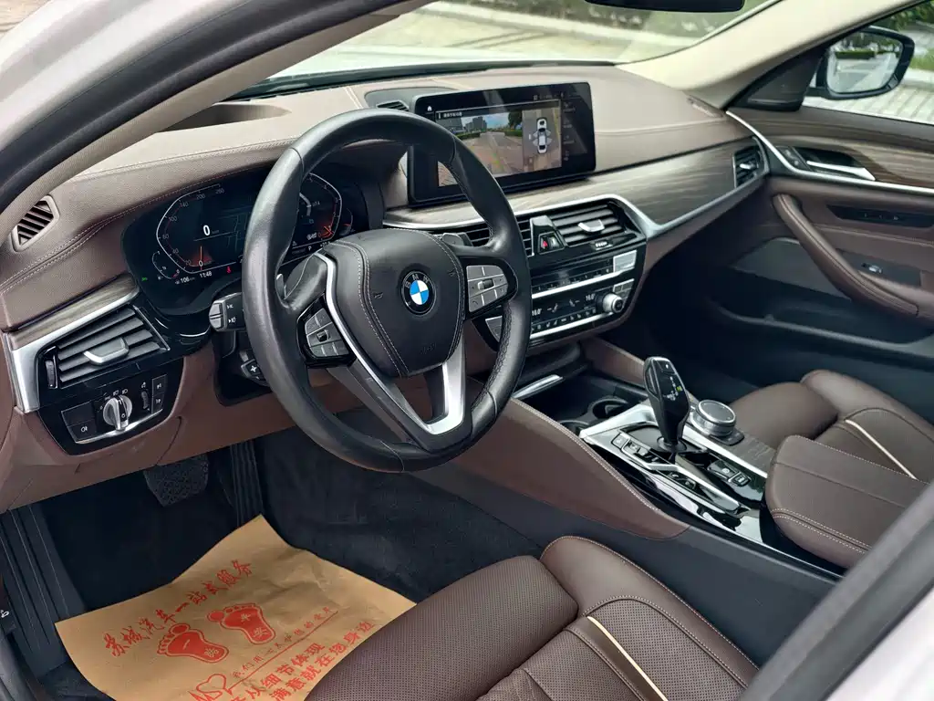 BMW 5 Series — миниатюра 10