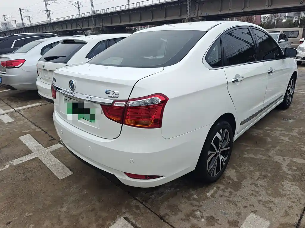 DONGFENG E70