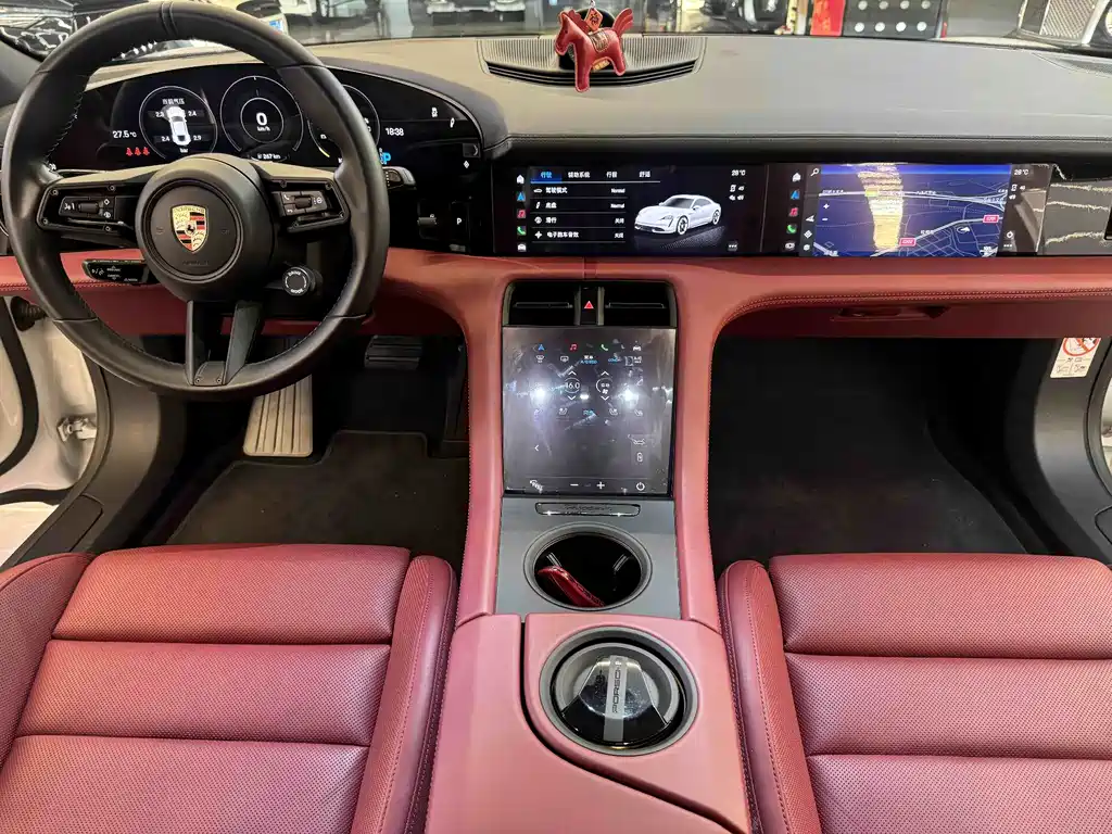 Porsche Taycan — миниатюра 7