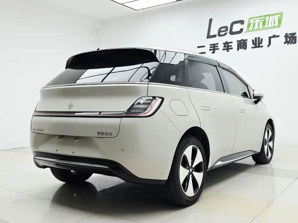 Baojun Yunduo — миниатюра 4