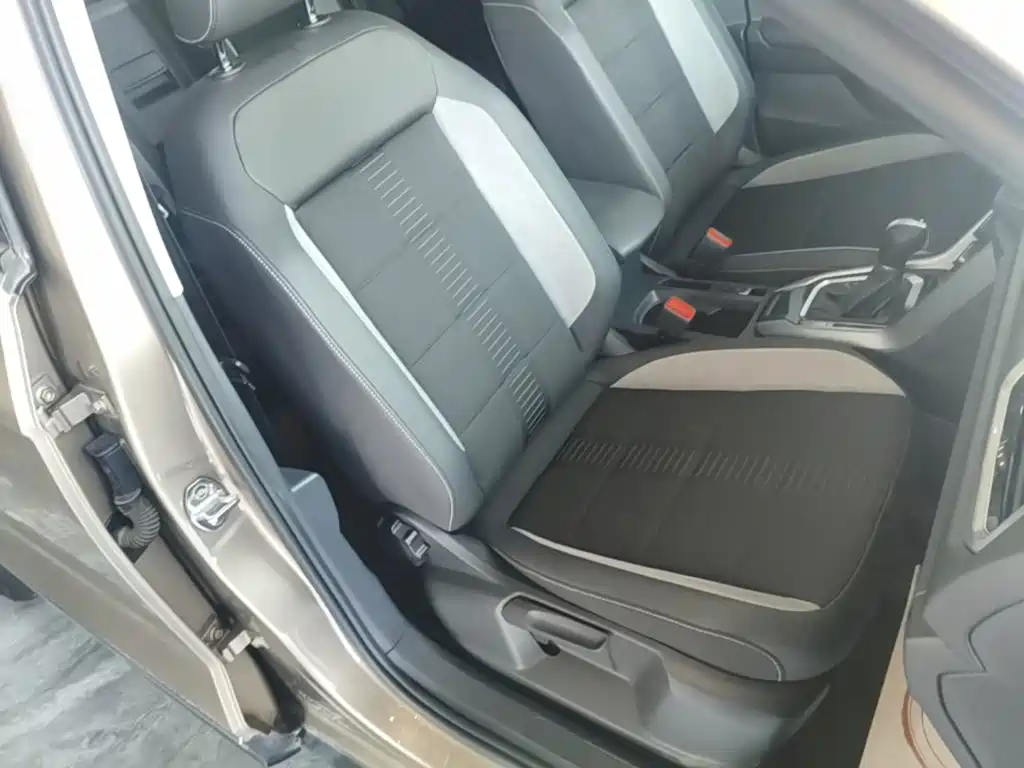 Volkswagen T-Roc — миниатюра 25