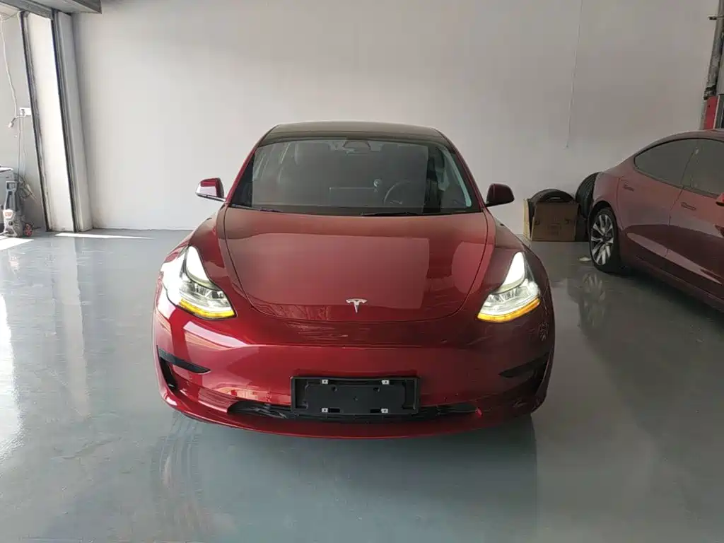 Tesla Model 3 — миниатюра 3
