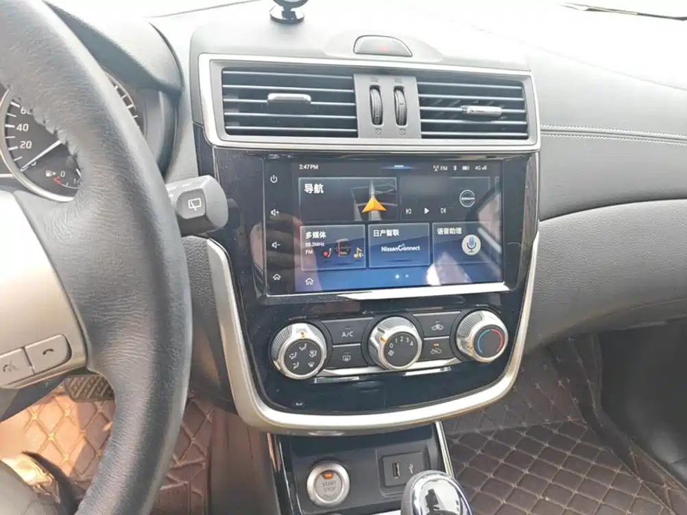 Nissan Tiida — миниатюра 14