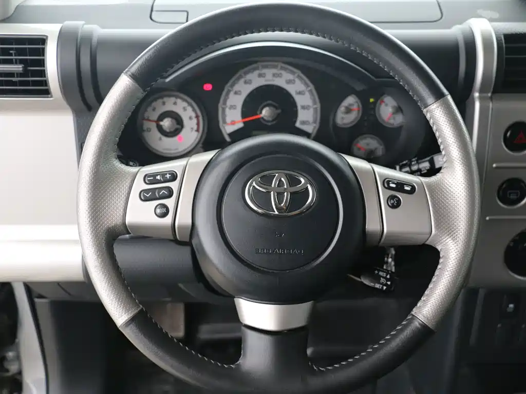 Toyota FJ Cruiser — миниатюра 6