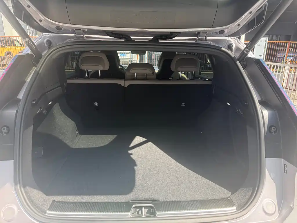 Volvo XC70 PHEV — миниатюра 12