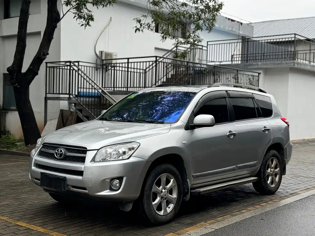 Toyota RAV4 2011