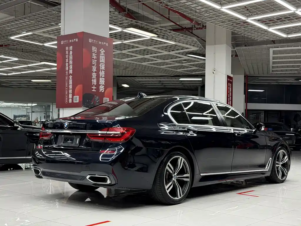 BMW 7 Series — миниатюра 6