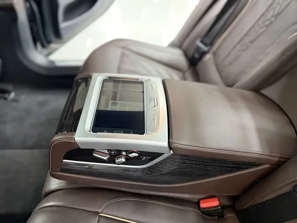 BMW 7 Series — миниатюра 15
