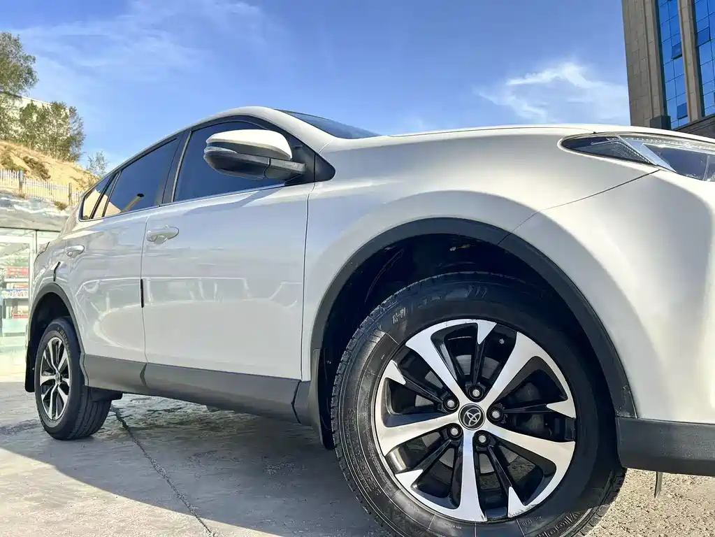 Toyota RAV4 — миниатюра 16