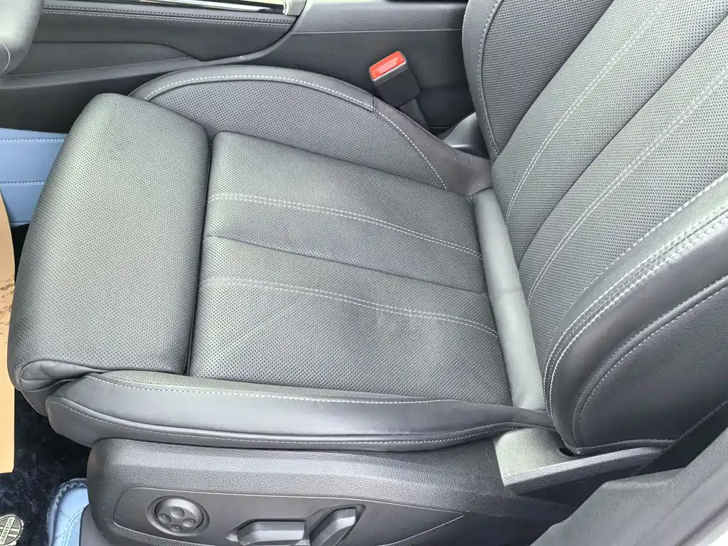 Audi A4L 2023 40 TFSI Luxury
