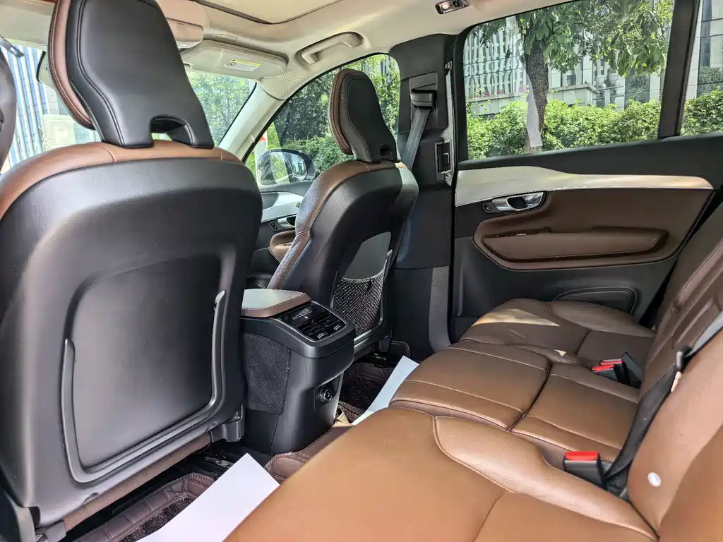 Volvo XC90 — миниатюра 10