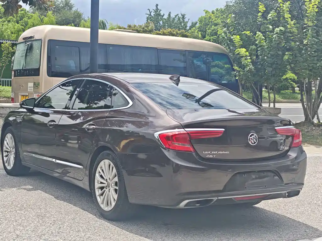 Buick LaCrosse — миниатюра 6