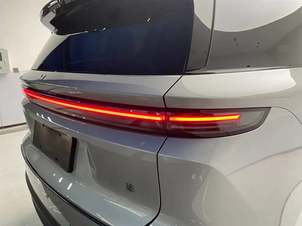 Li Auto i8 2025 Standard