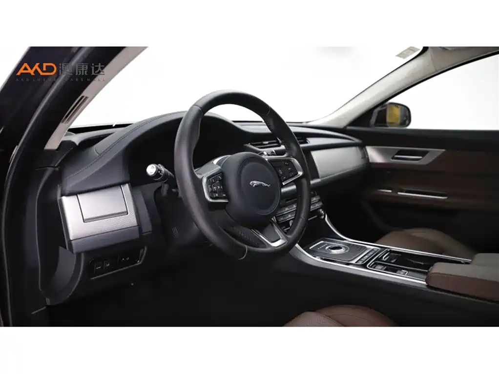 Jaguar XFL — миниатюра 6