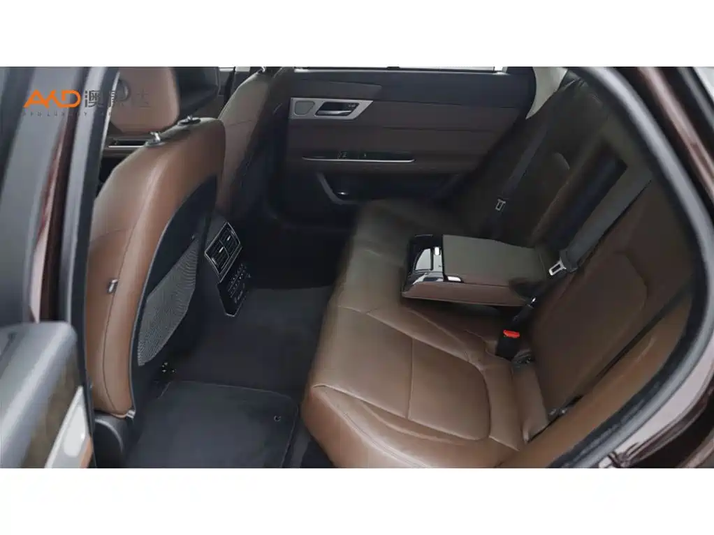 Jaguar XFL — миниатюра 7