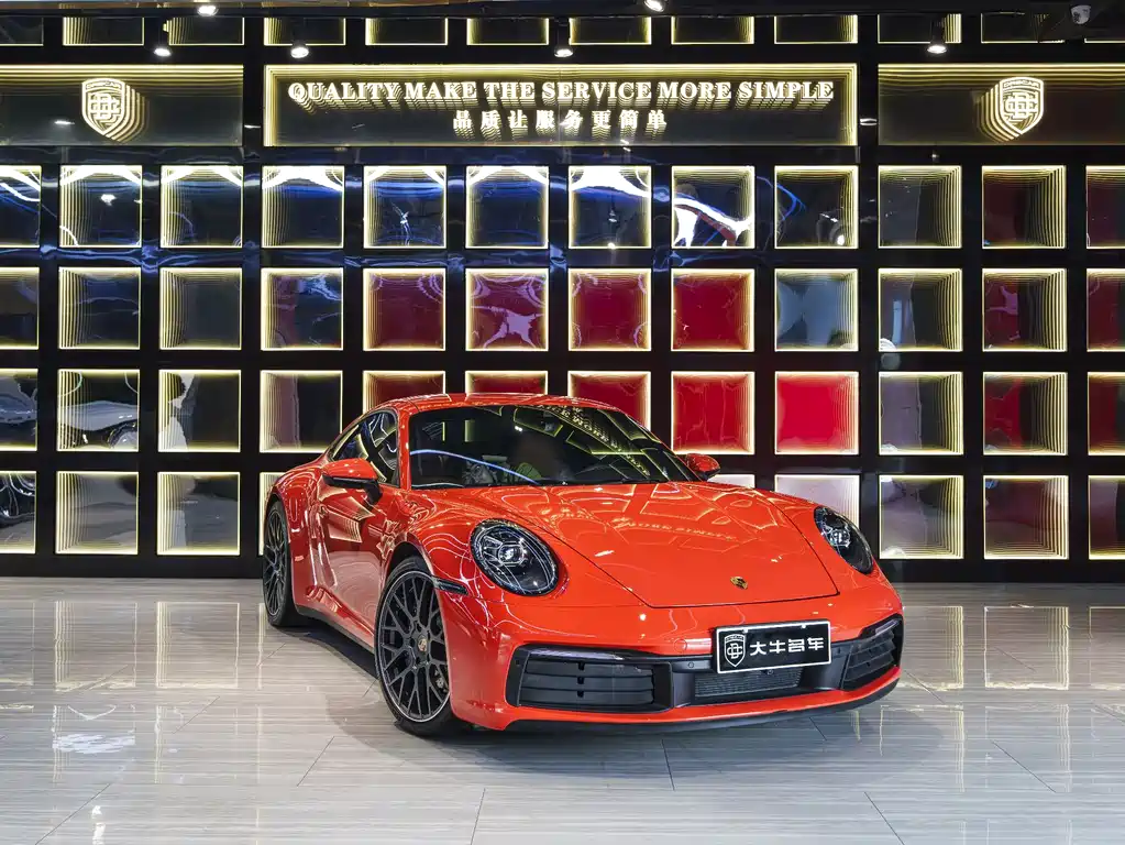 PORSCHE 911