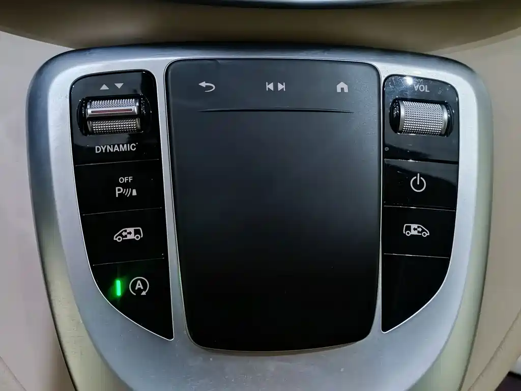 Mercedes-Benz V-Class — миниатюра 12