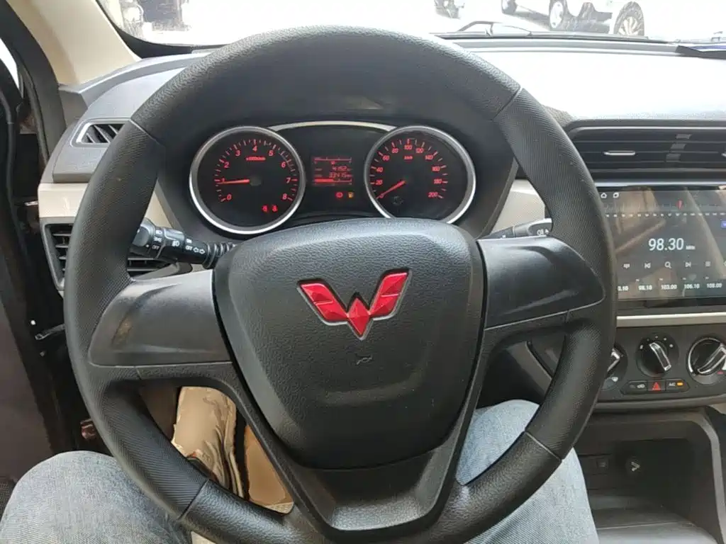 Wuling Hongguang — миниатюра 11