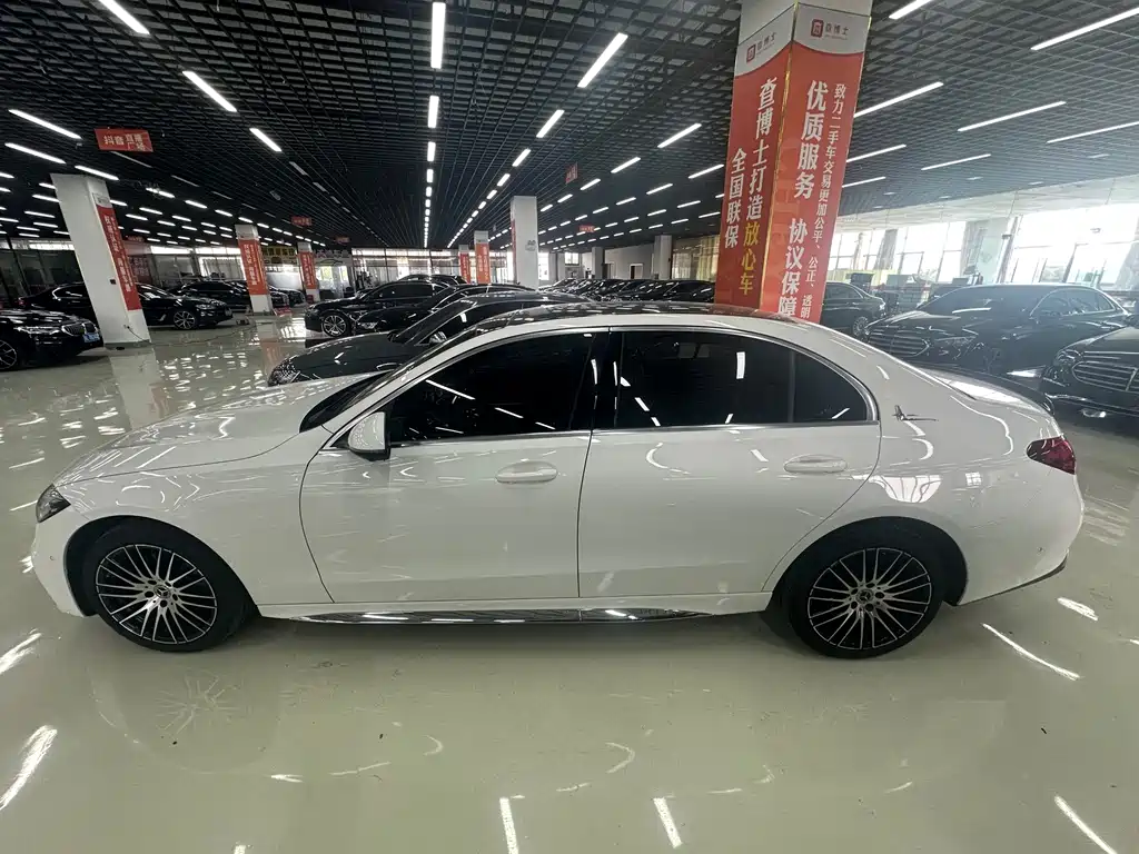 Mercedes-Benz C-Class — миниатюра 7