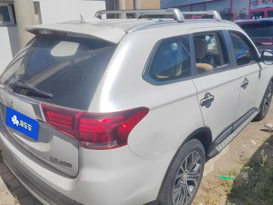 Mitsubishi Outlander — миниатюра 3