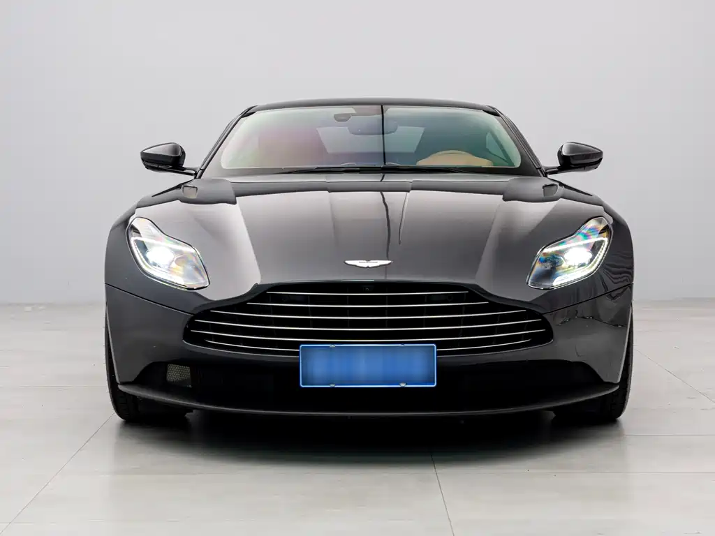 Aston Martin DB11 2021